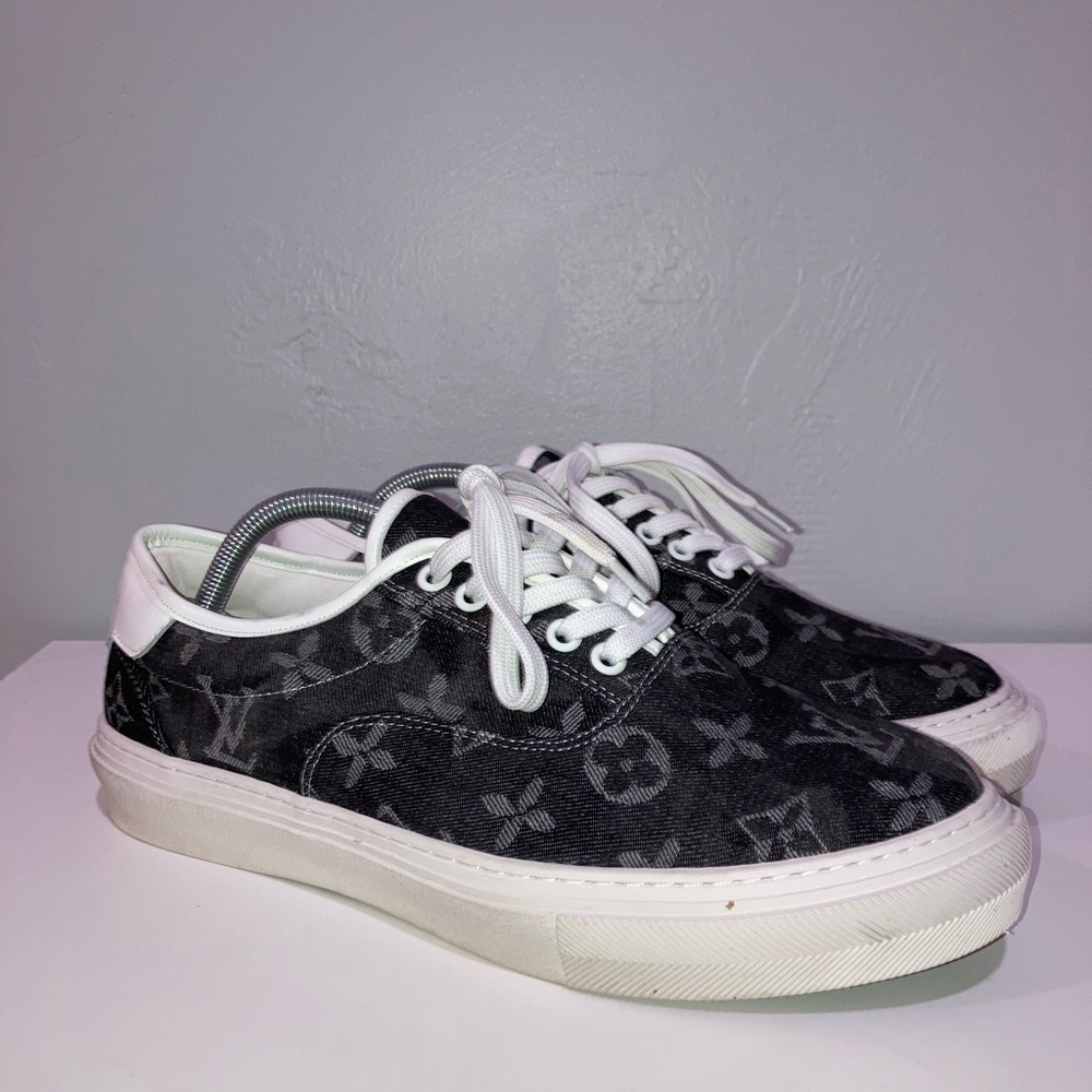 Louis Vuitton Canvas Sneaker size 10